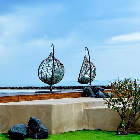 A&v Sea View Villa Fíra